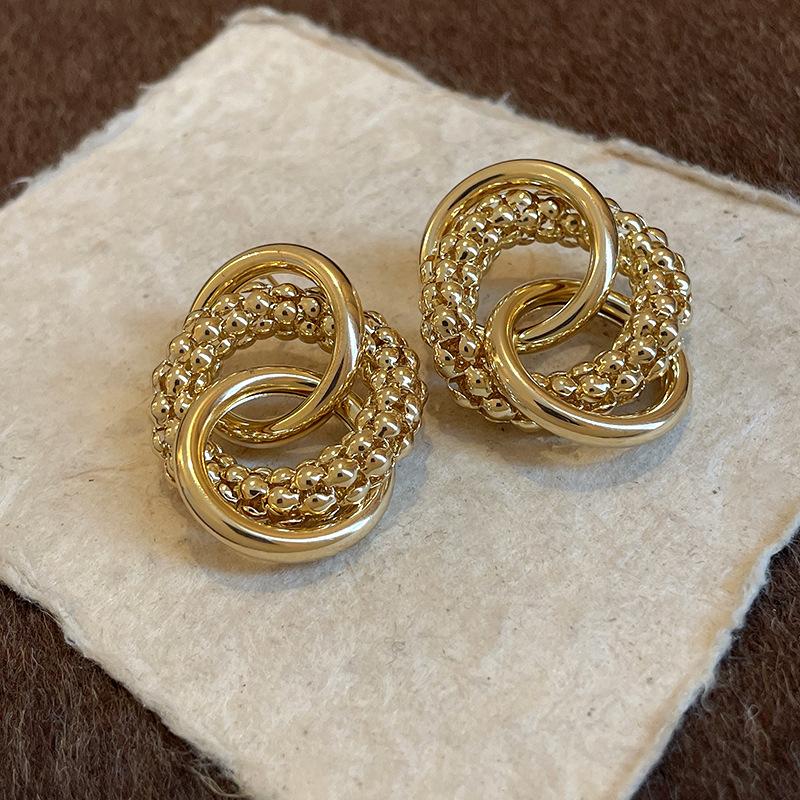 

Silver needle round knotted earrings niche individual cold wind stud earrings European and American fashion design new earrings women