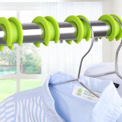 10 adet Silikon Elbise Askısı Sabit Kanca Rüzgara Dayanıklı Askı Sabitleme Tokası Pratik Sabitleme Halkası Giysilerin Aşağı Uçmasını Önler