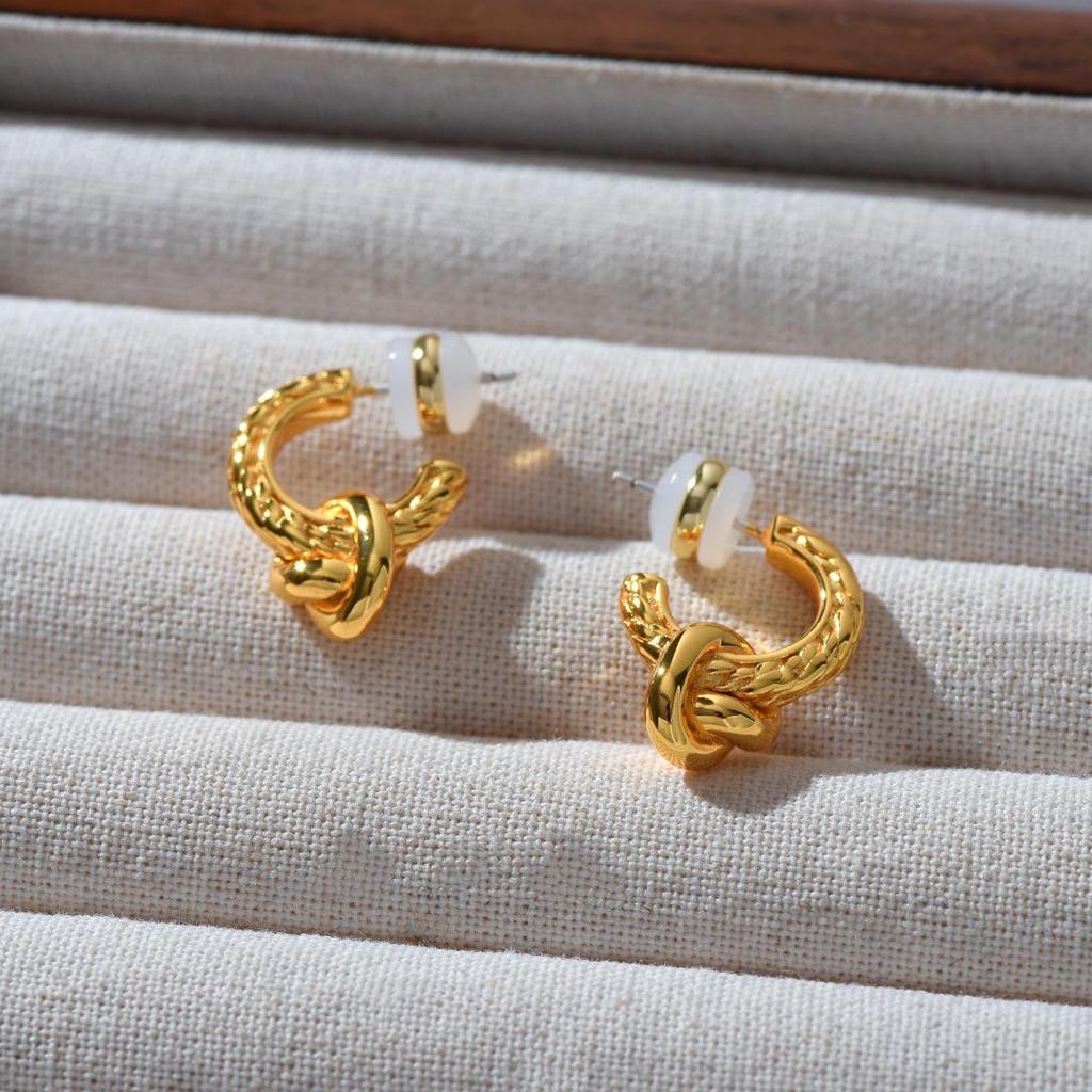 French Metal Knot Earrings with S925 Silver Needle, European & American Light Luxury Design, High-Class Temperament Studs.