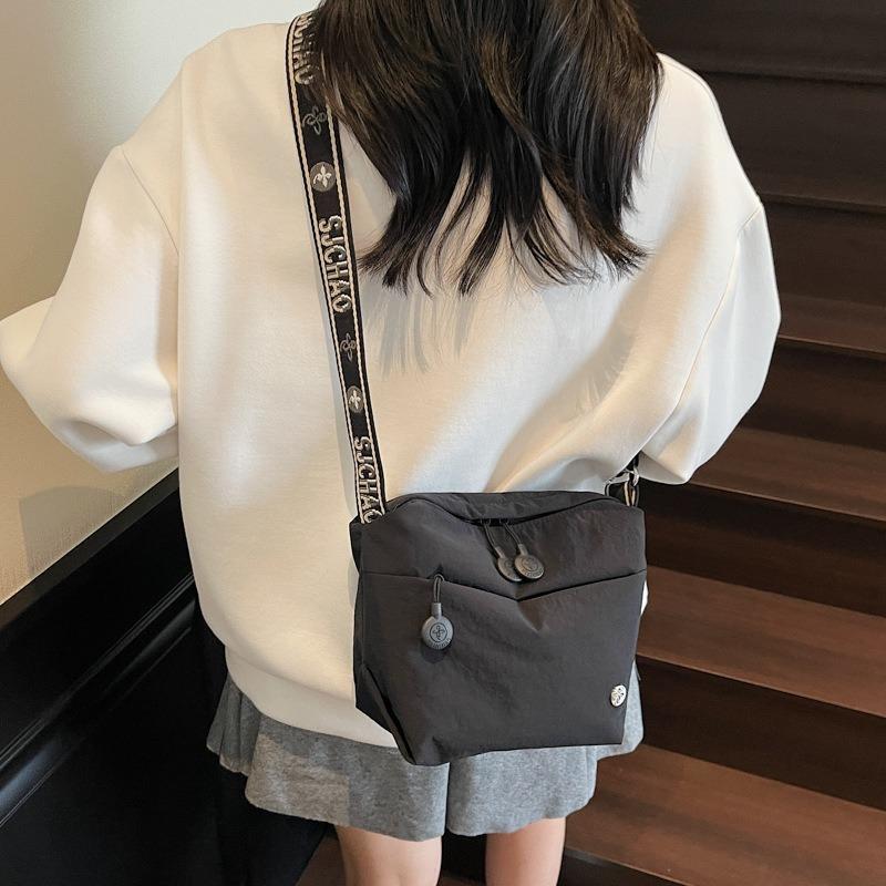 Today's Niche Popular Small Bag Women's New Summer Casual Simple Shoulder Messenger Bag Dumpling Bag