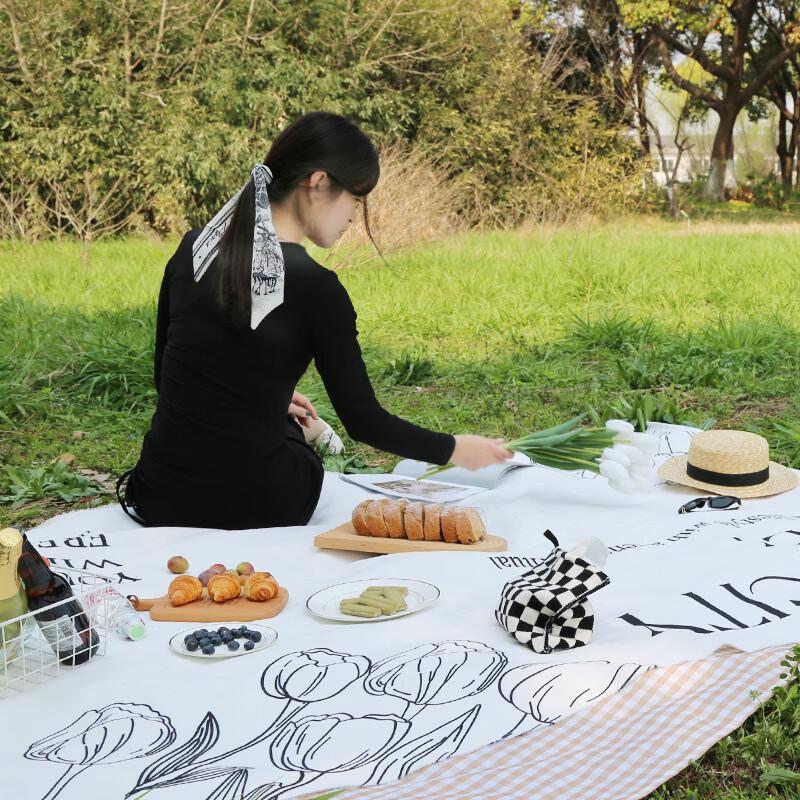 OEING Thickened Tulip Camping & Picnic Mat