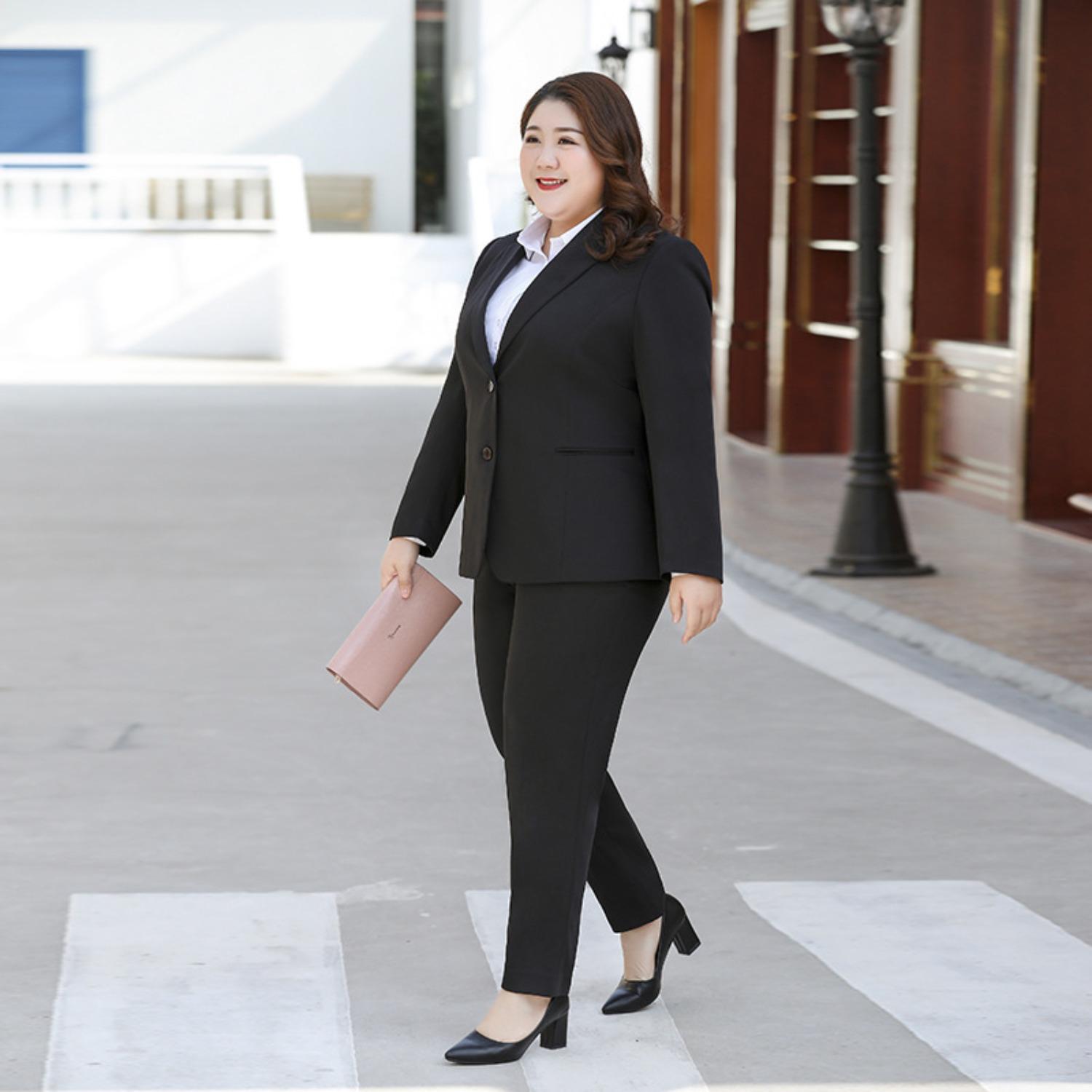 Women`s Plus Size Long Sleeve Blazer