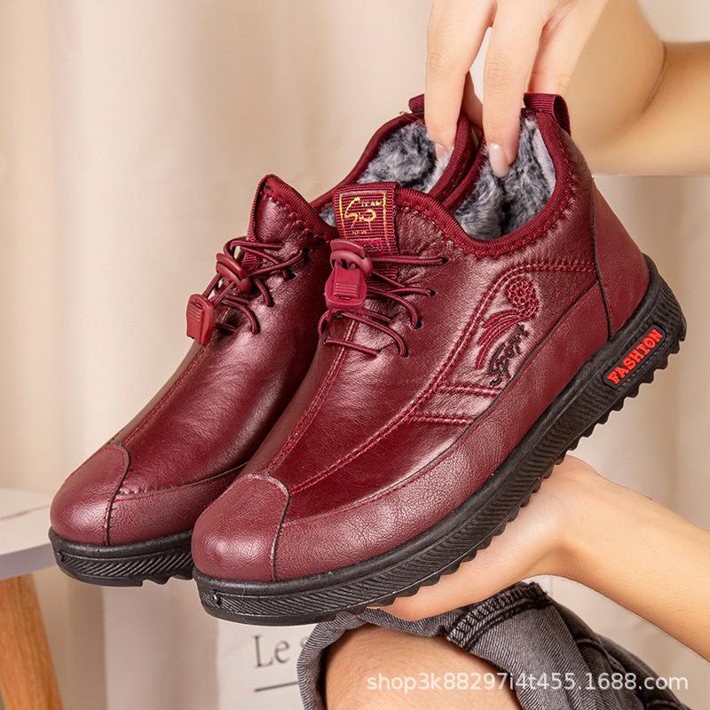 

Winter cotton shoes mother shoes velvet thickened one pedal middle-aged and elderly warm cotton shoes non-slip soft sole grandma cotton shoes women 41 червоний
