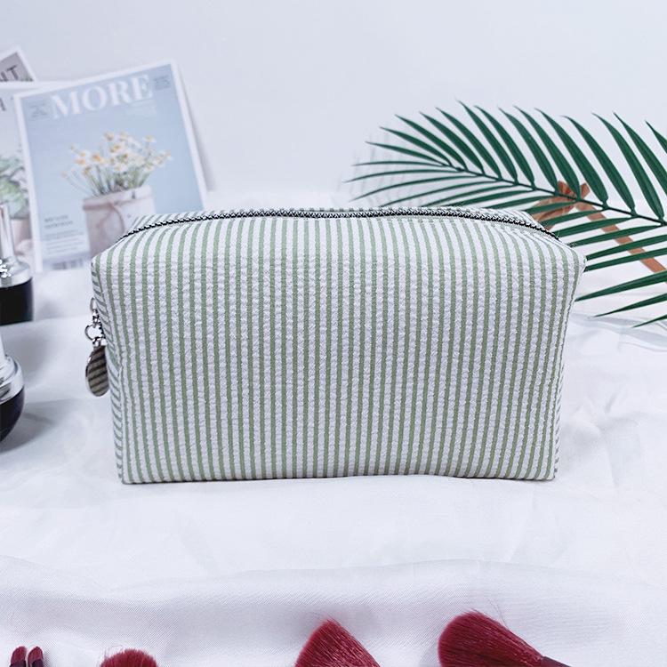 Seersucker Make-up- und Toilettenartikelbeutel: Große Kapazität, Bestickt, Gestreifte Reise-Clutch
