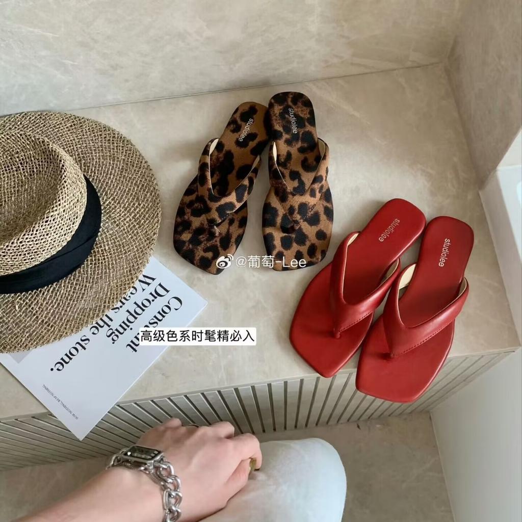 Ladies' New Style, One Pair of Square Headed Leather Leopard Print Versatile Low Heel Clip Toe Flip Flops for Women's Outdoor Wear