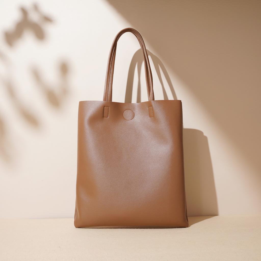 2025 high sense of large tote simple niche design large capacity shoulder bag commuting travel leisure versatile