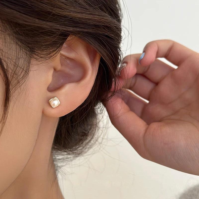 Korean New Simple Exquisite White Imitation Pearl Stud Earrings For Women Girls Minimalist Ear Jewelry Gifts Wholesale
