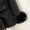 Cappotto Elegante Dimagrante in Cashmere Double-Face Autunno/Inverno 2025 con Pelliccia Sintetica di Volpe e Vita Cintureggiata