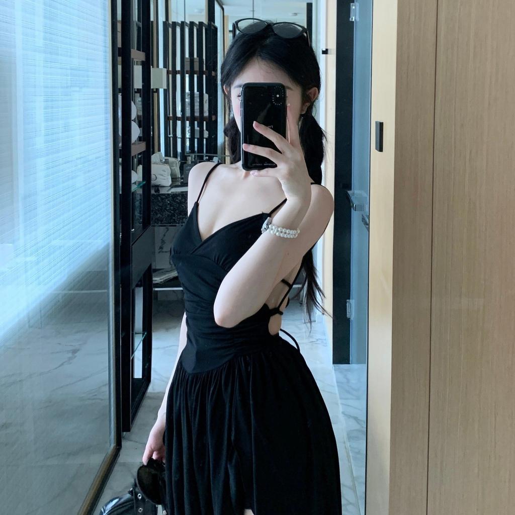 Black halter strap V-neck ballet skirt women's summer vacation sexy niche pleated suspender split culottes