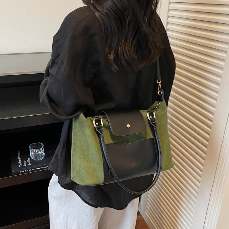 Retro bag women's large-capacity autumn and winter casual messenger bag single shoulder underarm commuter tote bag