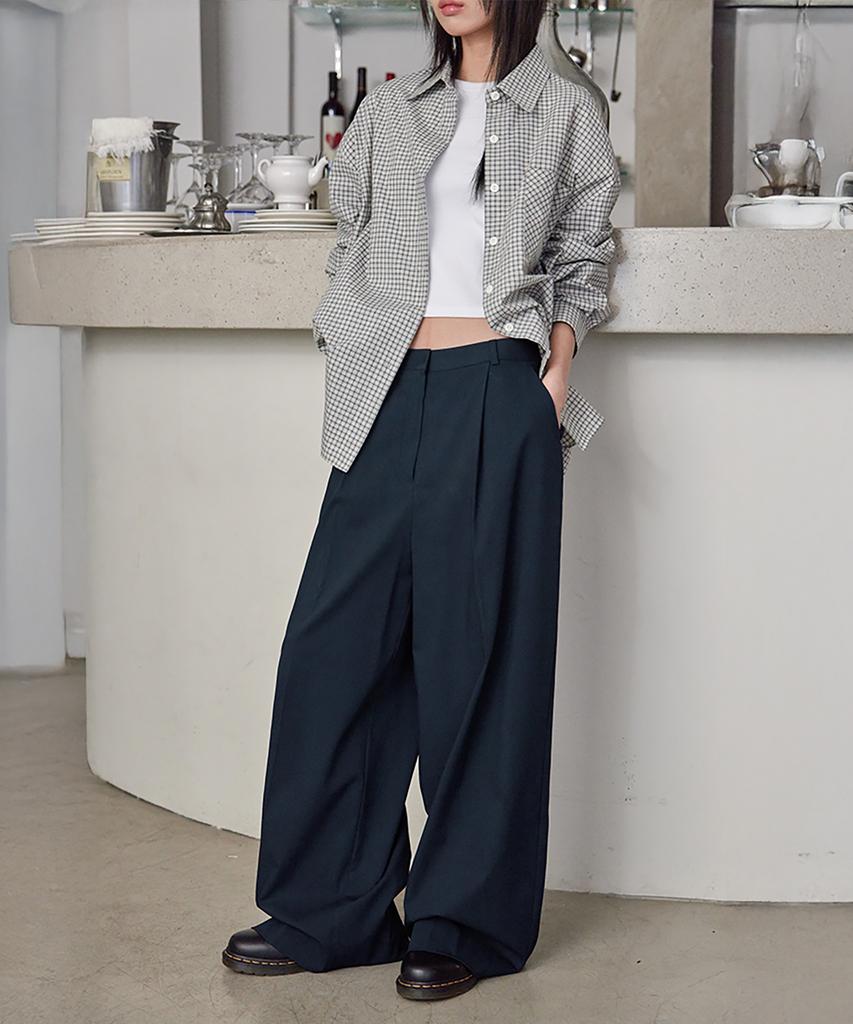 Leondeondada One-Tuck Over Wide Pants, Navy