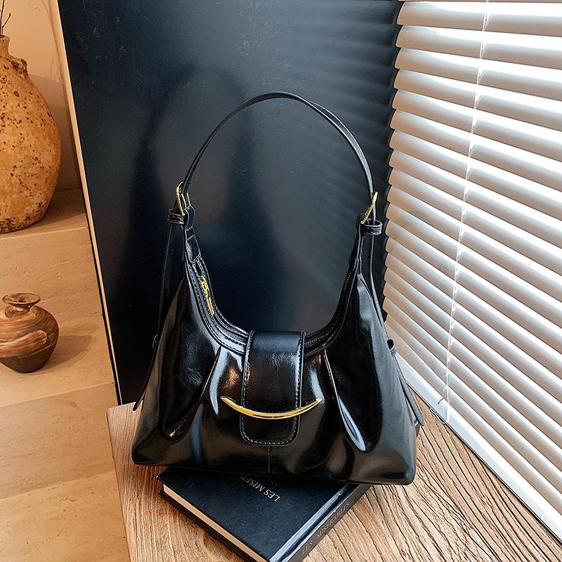 Premium texture large capacity commuter messenger bag women's new summer casual shoulder bag dumpling bag