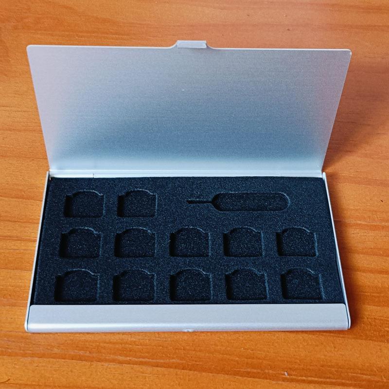 Scatola Porta Schede SIM Portatile 12 Slot Custodia Organizer per Nano SIM Card Per Telefono Cellulare Viaggio Uso Quotidiano