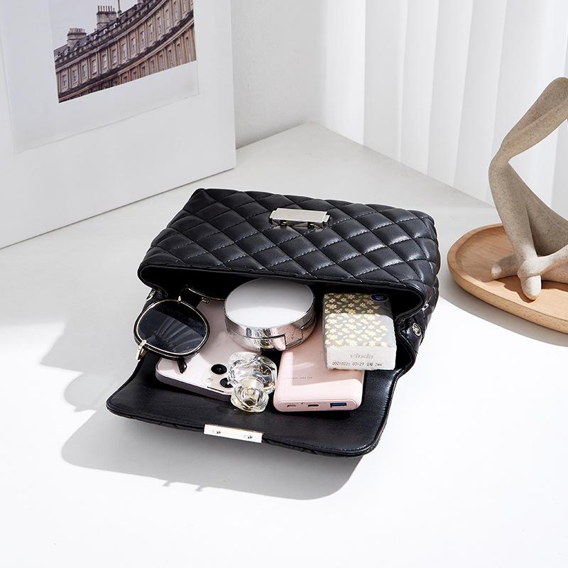 Diamond-shaped Chain Small Square Bag, Single Shoulder Strap, Side-zip Closure Small Bag