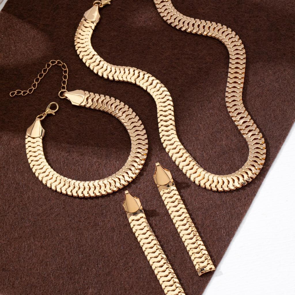 Fashion temperament Elegant personality Versatile gold European and American style necklace Bracelet Earrings suit Women's