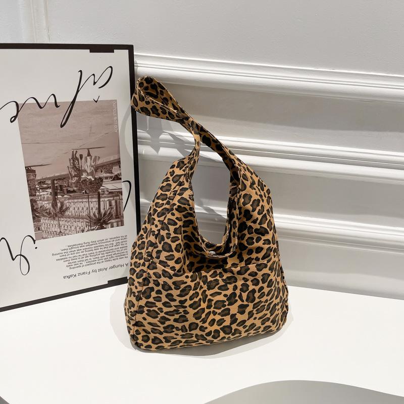 

Простая и модная сумка-тоут большой вместимости для поездок на работу, женская, новая осенняя коллекция 2025, повседневная модная сумка через плечо, модная сумка-тоут коричневый