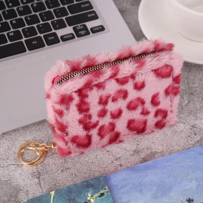 Nouveau portefeuille court en peluche imprimé léopard rétro pour femmes, grande capacité, carte d'identité, carte bancaire, porte-carte de crédit, sac à monnaie avec porte-clés