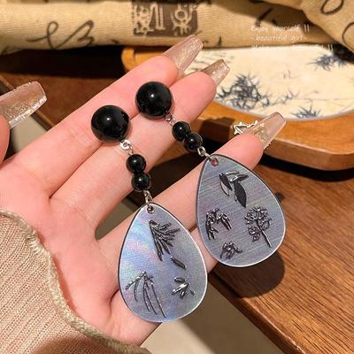 Vintage-inspirierte Fächerohrringe mit schwarzen Perlen für Damen: Elegantes Retro-Schmuck