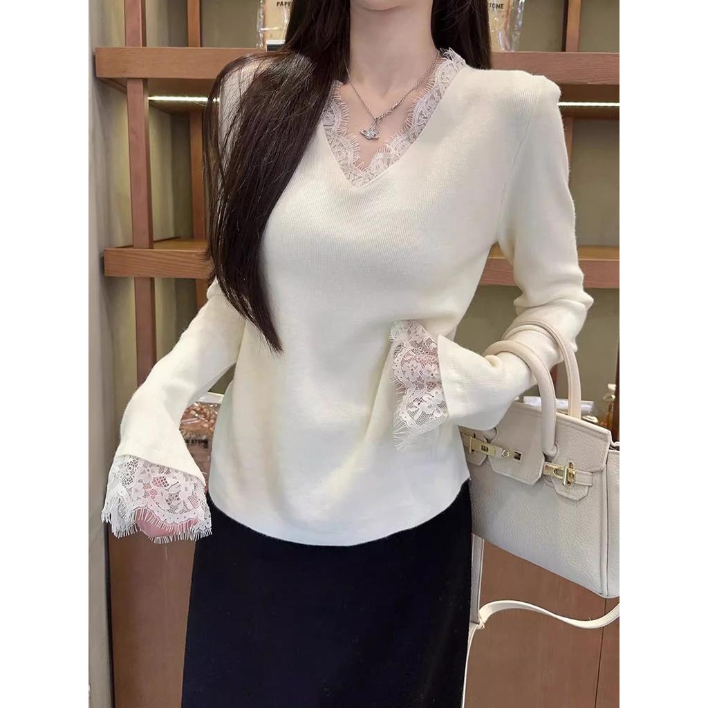 Leichtes und reifes High-End-Kragen-Spitzen-Spleiß-Pullover-Unterhemd für Damen, Herbst und Winter, figurbetont, altersreduzierend, exquisit, Innenoberteil