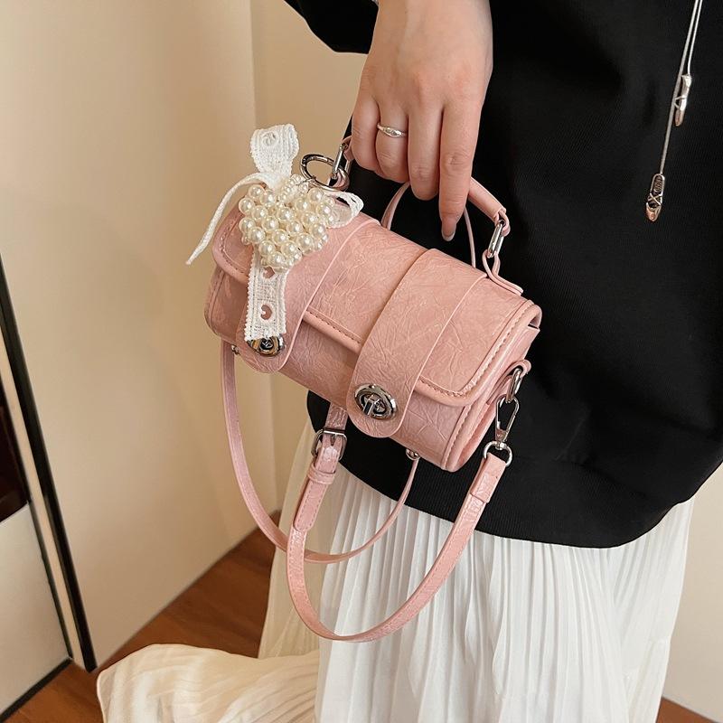 Super Fire Messenger Bag Women's Bag 2025 New Fashion Summer Versatile Shoulder Handbag Premium Foreign Style Small Square Bag