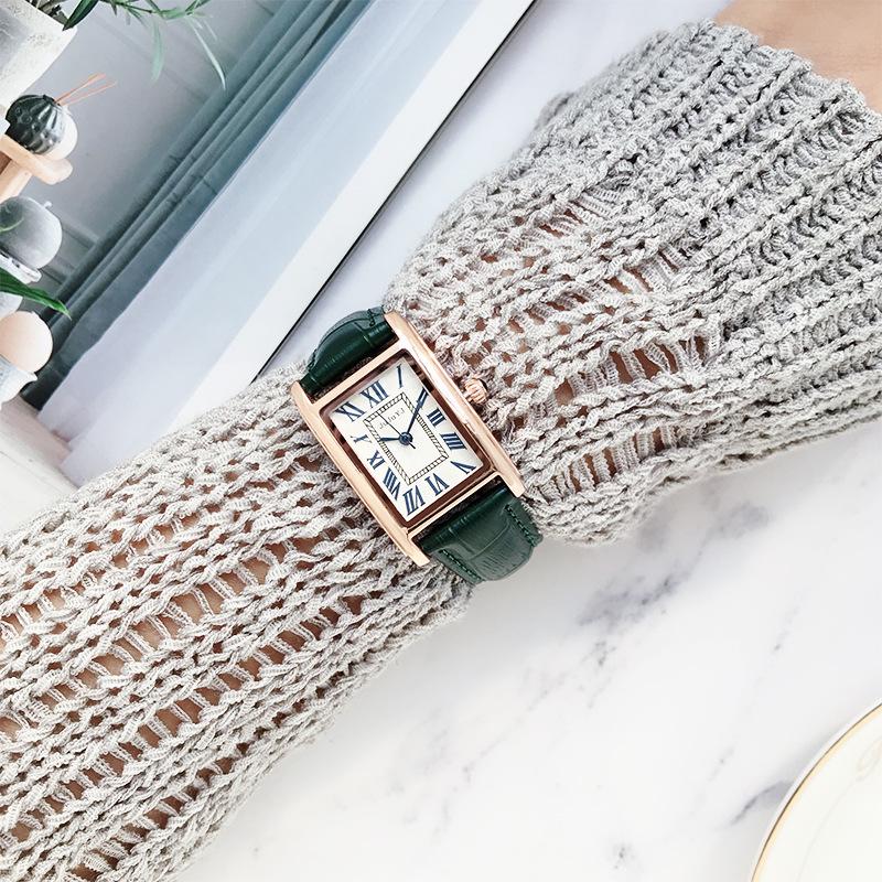 

Retro Roman Numerals Quartz Women s Watch with Bamboo Link Leather Strap