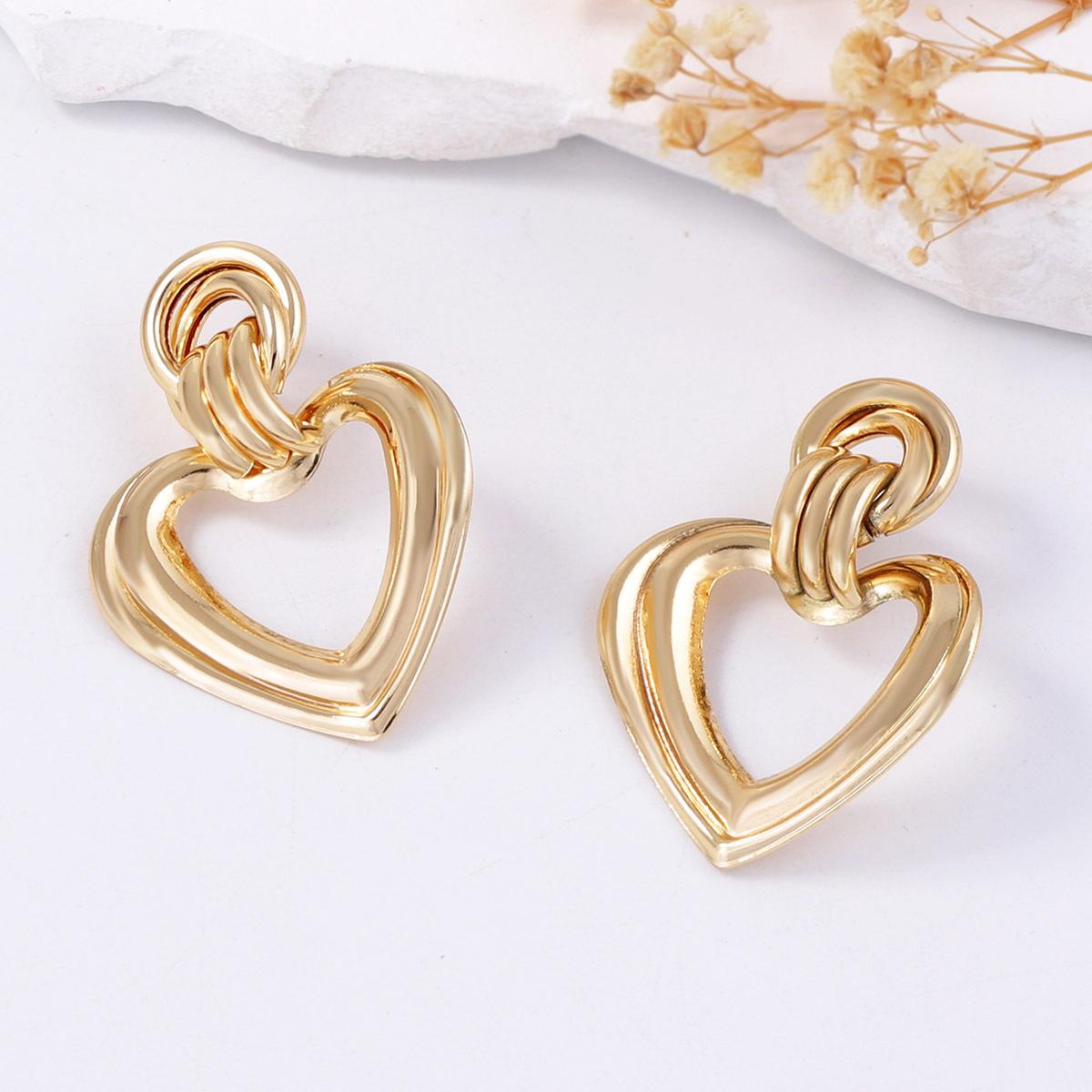 

Simple, fashionable, exaggerated, individualistic, trendy, cold style, hollowed-out metal heart-shaped earrings, light luxury