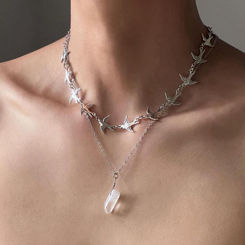 Retro Style White Crystal Bird Necklace - Elegant Women's Collarbone Chain Accessory