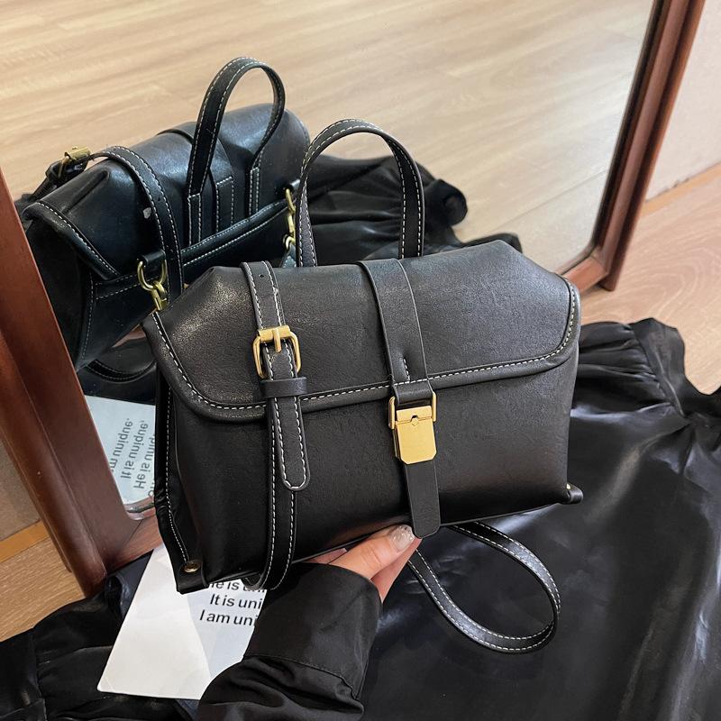 

Today s popular bags women s new autumn and winter retro handbags, high-end commuting versatile messenger bags чёрный