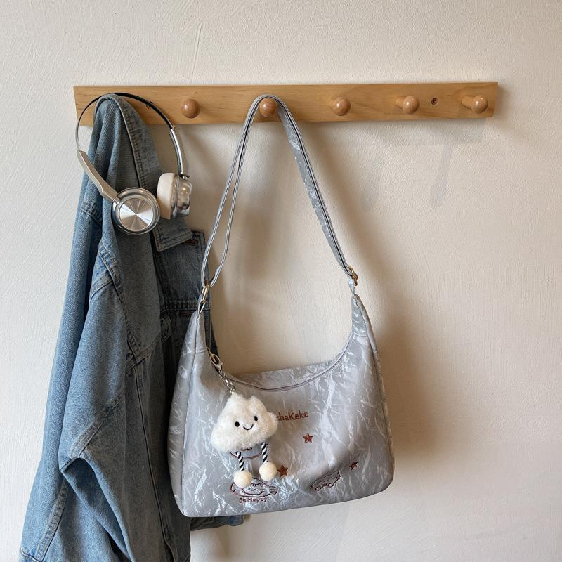 

Korean version small fresh large capacity shoulder messenger bag cute cartoon embroidery casual bag large capacity dumpling bag women срібний