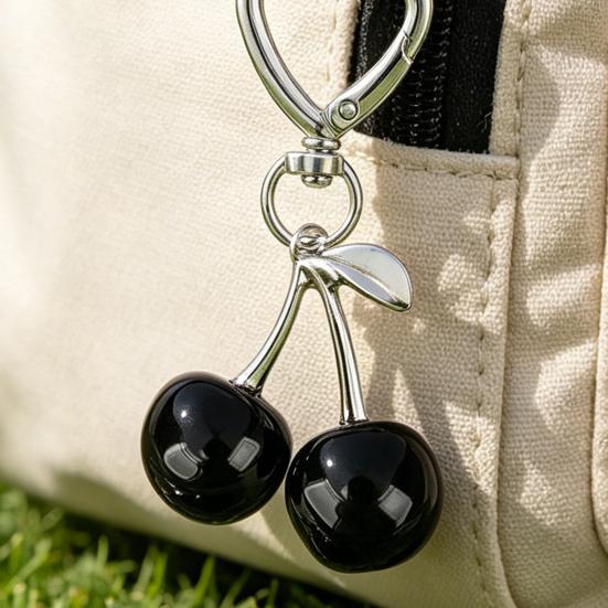 Keychain Pendant, Cherry Pendant Key Holder with Hearts Buckle, Alloy Polished Surface Backpack Charm Pendant for Women Accessories