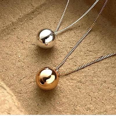 Versión coreana ins simple lujo ligero versátil collar diseño sentido colgante bola redonda cadena suéter artículo para mujer joyería