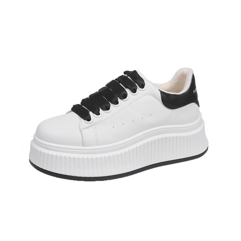 High-end little white shoes women's spring and autumn 2025 new popular versatile small thick-soled height-increasing sports and leisure board shoes