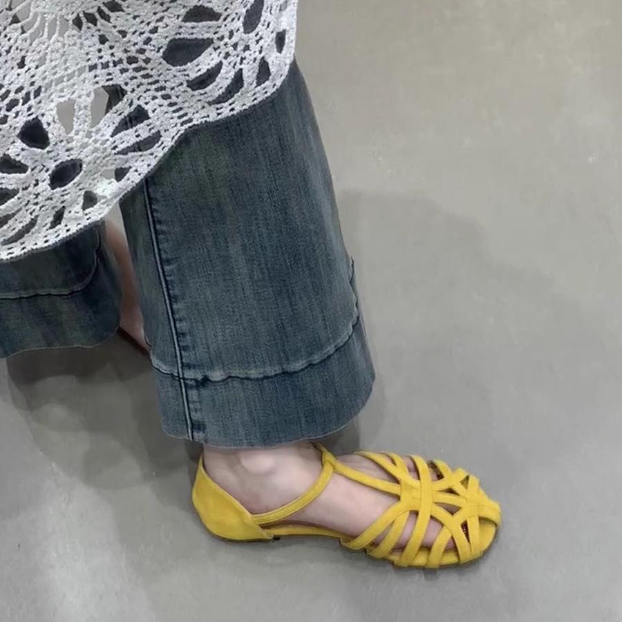 2025 Sommer flache Römersandalen gewebt durchbrochen Retro runde Zehenpartie Schweinekäfigschuhe Damen Ein-Wort Schnallenriemen Taschenkopf Sandalen