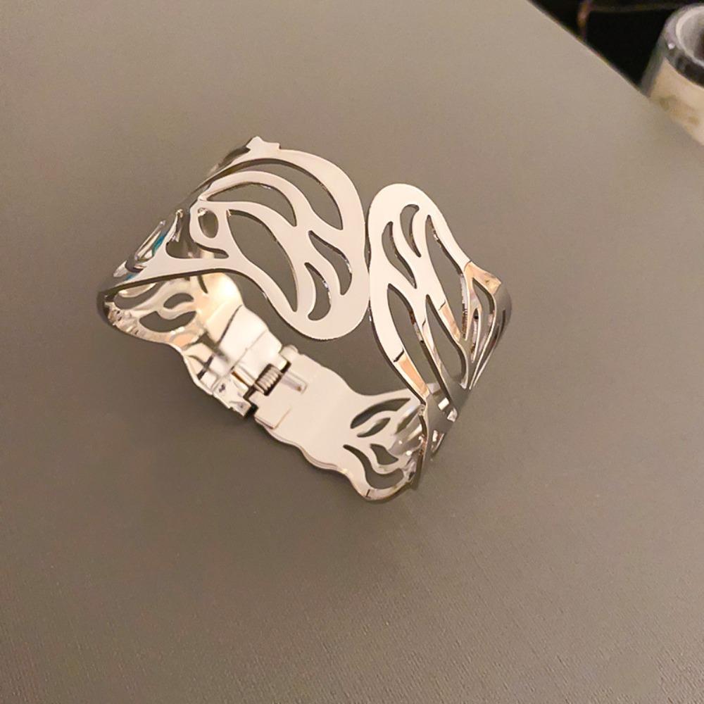 European and American Simple Bracelets, Arm Rings, Niche Cold Wind Temperament Bracelets, High-end Sense and Versatile Jewelry.