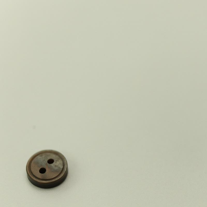 Resin Two-Hole Double Ring Buttons: Random Pattern for Shirts, Sweaters, Cardigans, Sleeves, and Collars