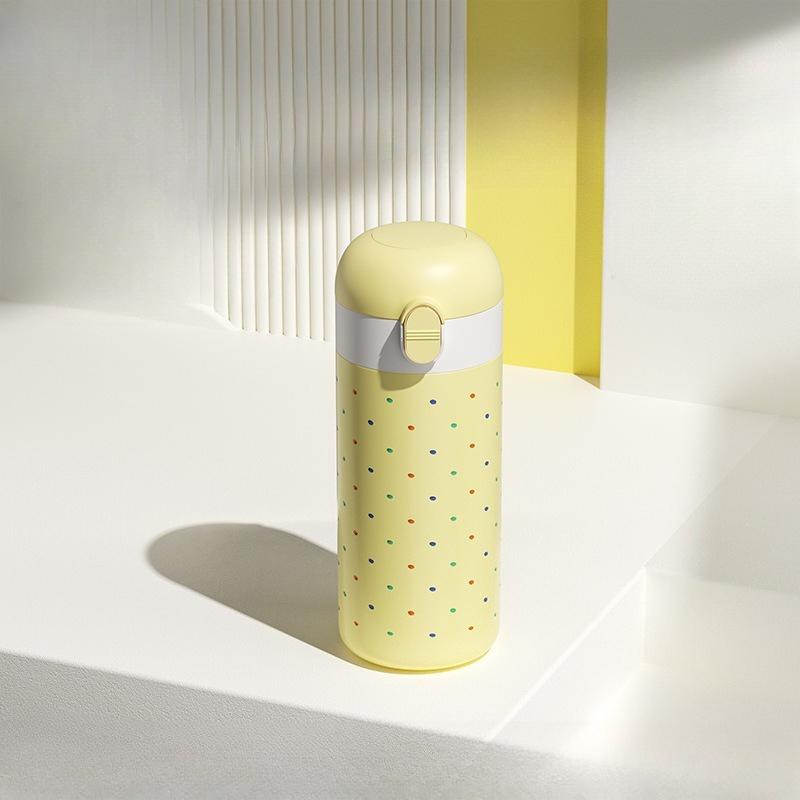 

The thermos cup is small, portable, high-value, the water cup pocket can be put into the bag, and the mini cup straw is cute. Single cup