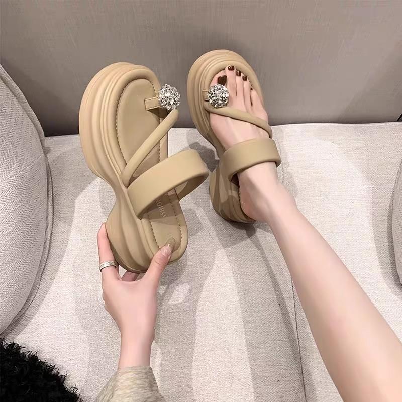 Thick-bottomed beautiful cool slippers for women's summer wear new sets of toe rhinestone muffins, seaside beach slippers
