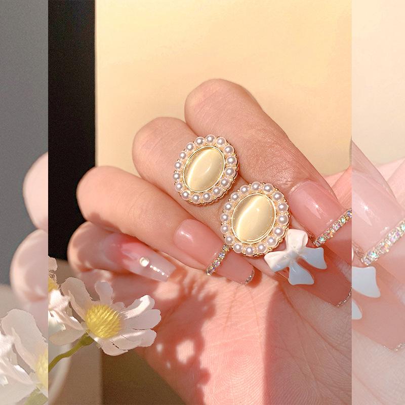 925 Sterling Silver Cat's Eye Stone Stud Earrings: High-End Retro French Design with Diamond-Set