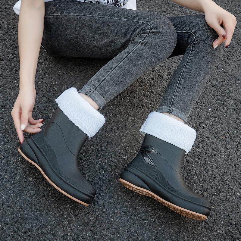 Water shoes new Japanese and Korean short tube velvet non-slip rain shoes women, fashionable thickened outer wear PVC waterproof women's rain boots