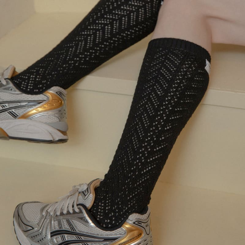 Mellotory Crochet Lace Knee Socks (black)
