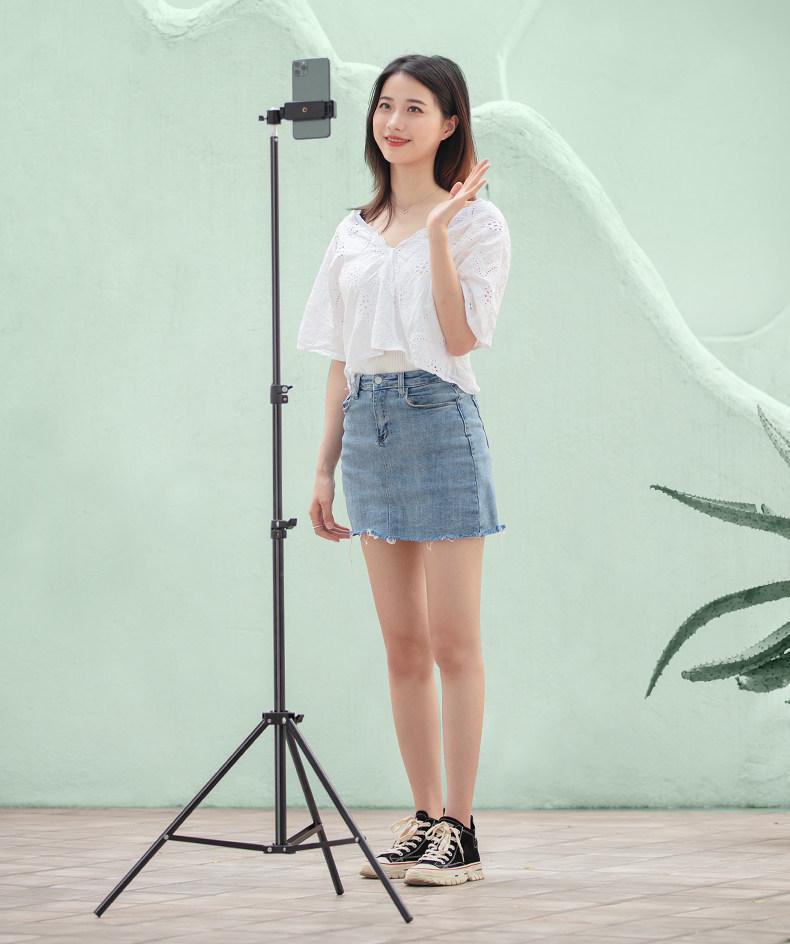Multifunctional Floor-Standing Selfie Stick & Tripod with Universal Phone Holder for Live Broadcasts