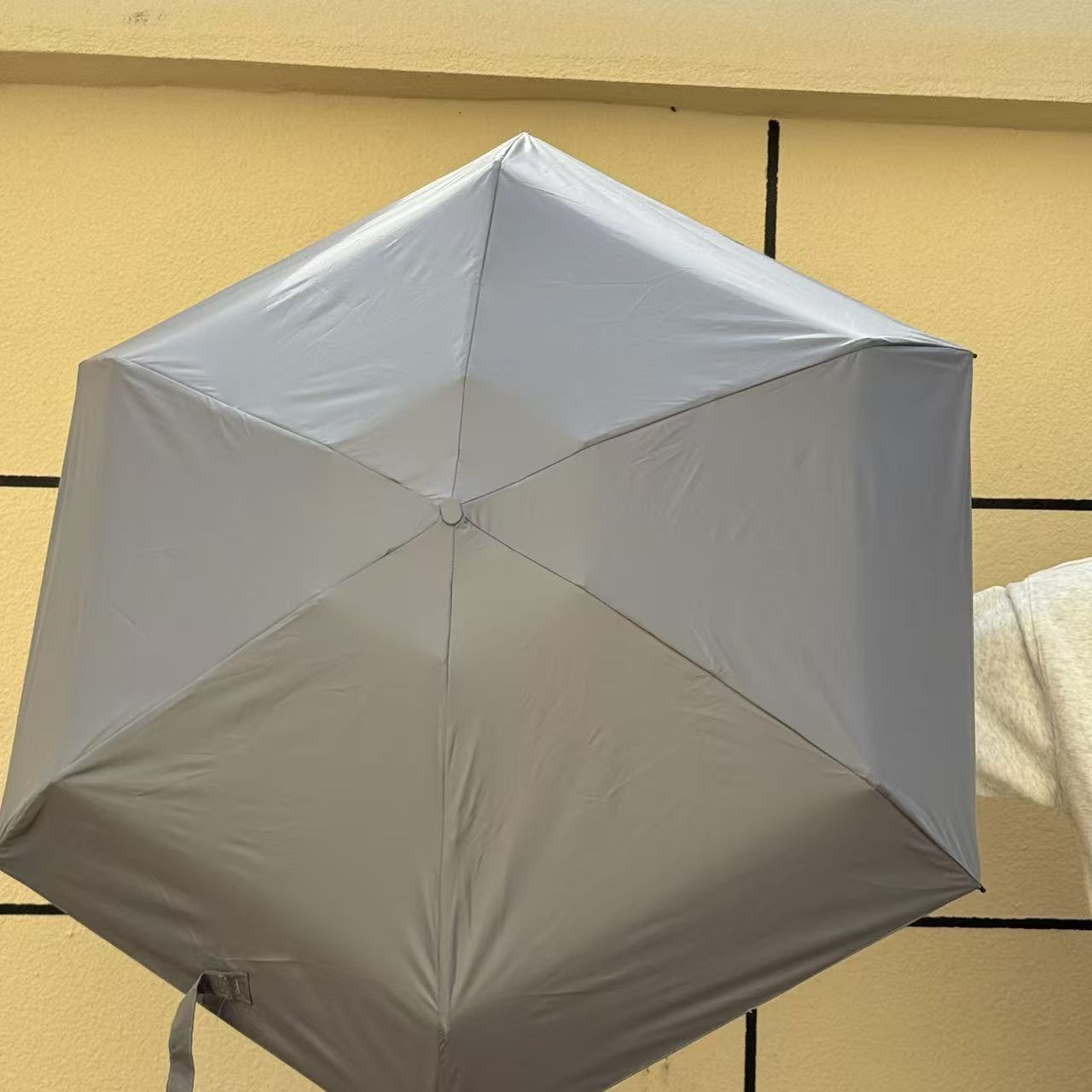 

Flat Umbrella Small And Portable, Weather And Rain Dual-Purpose Sunscreen Uv Protection 60% Off Sun Umbrella Folding Ultra-Light Card Umbrella