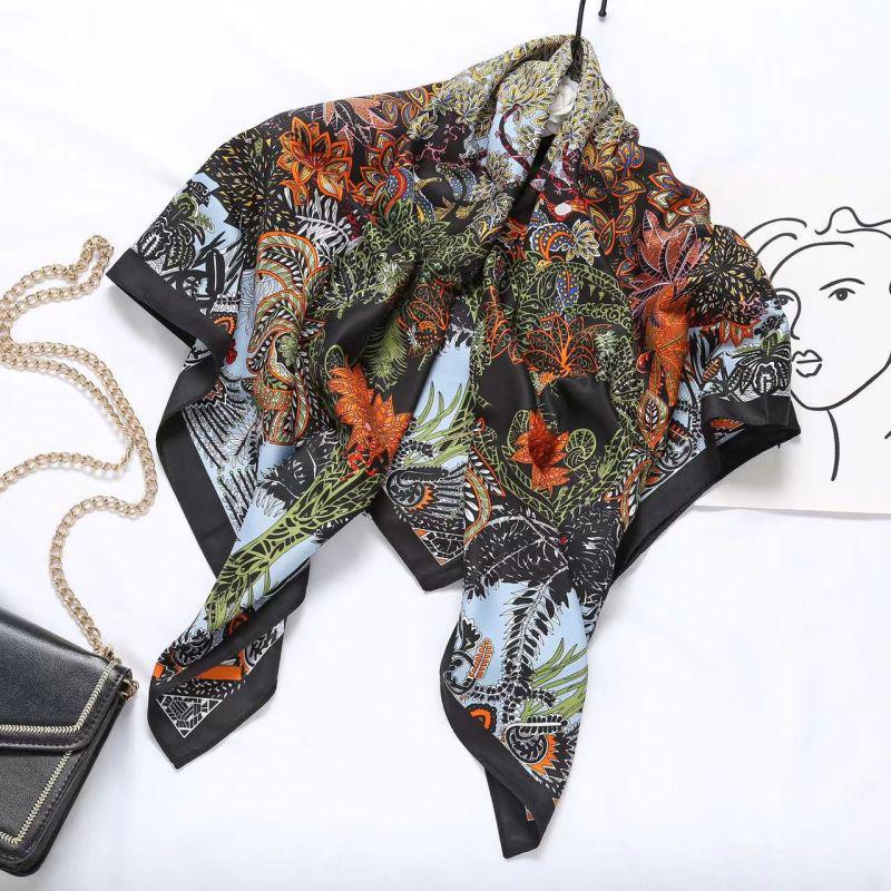 Black and White Animal Print Faux Silk Twill Scarf - 90x90CM Autumn/Winter Shawl for Women