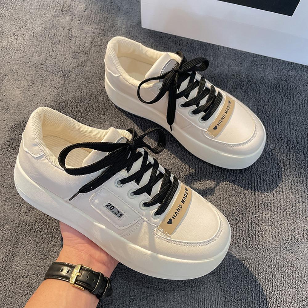 Fritidssko med flate hæler og tykke såler for kvinner