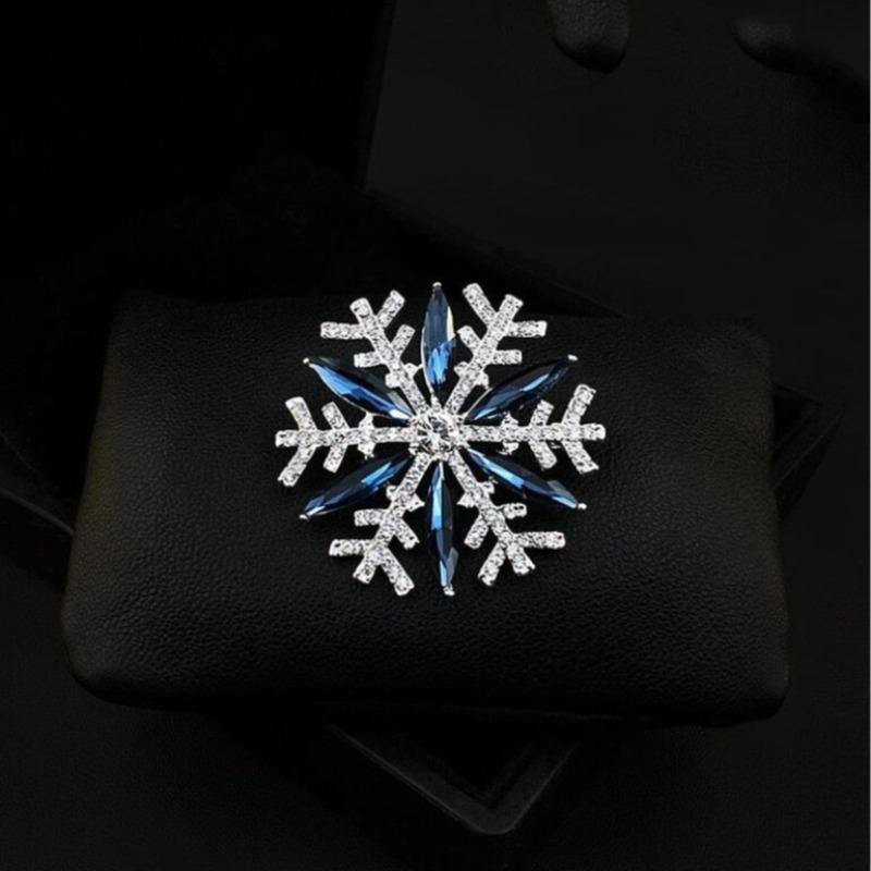 Snowflake Brooches for Women Ice Crystal Rhinestone Snowflake Pins Backpack Decoration Clothes Accessories Party Gift