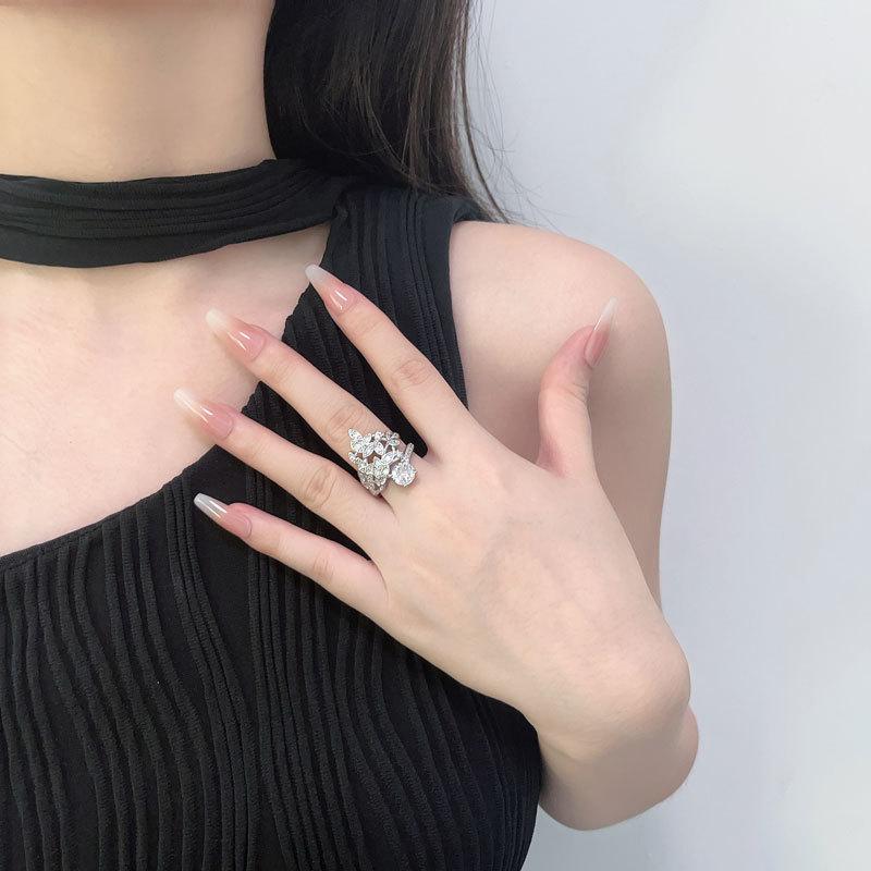 

Персонализированное кольцо с полным бриллиантовым узором, инкрустированное бриллиантами, кольцо на указательный палец с темпераментом легкой роскоши, женский тренд No. 10