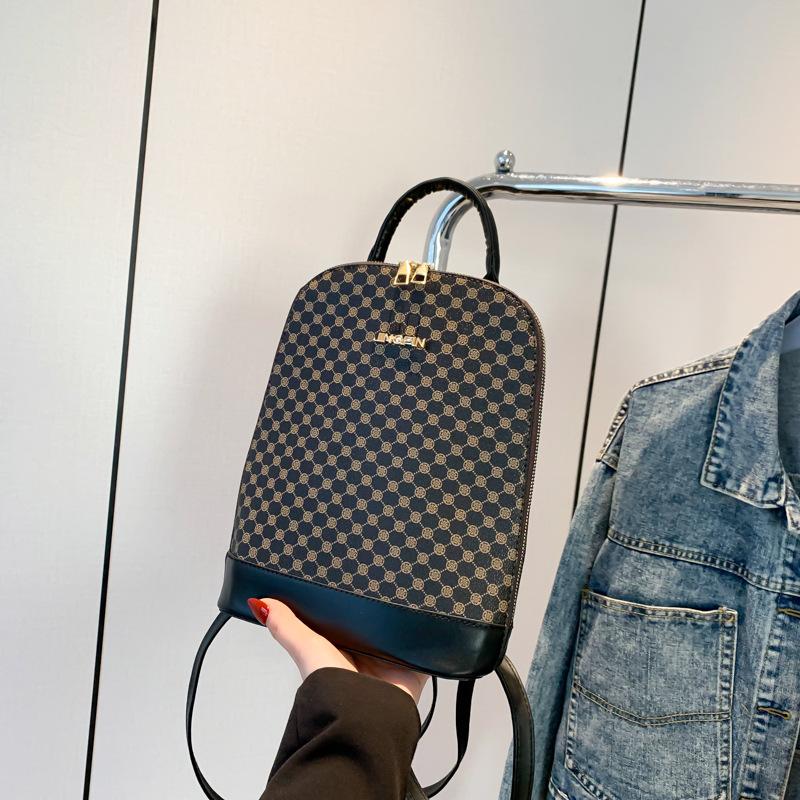 

Модный повседневный рюкзак для женщин 2024 года, летний простой корейский выпуск, женский повседневный рюкзак большой вместимости для путешествий для женщин чёрный