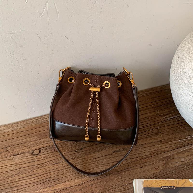 Niche Design Portable Small Bag Women's 2025 Autumn New Contrasting Color Foreign Style Chain Messenger Bag Commuter Bucket Bag
