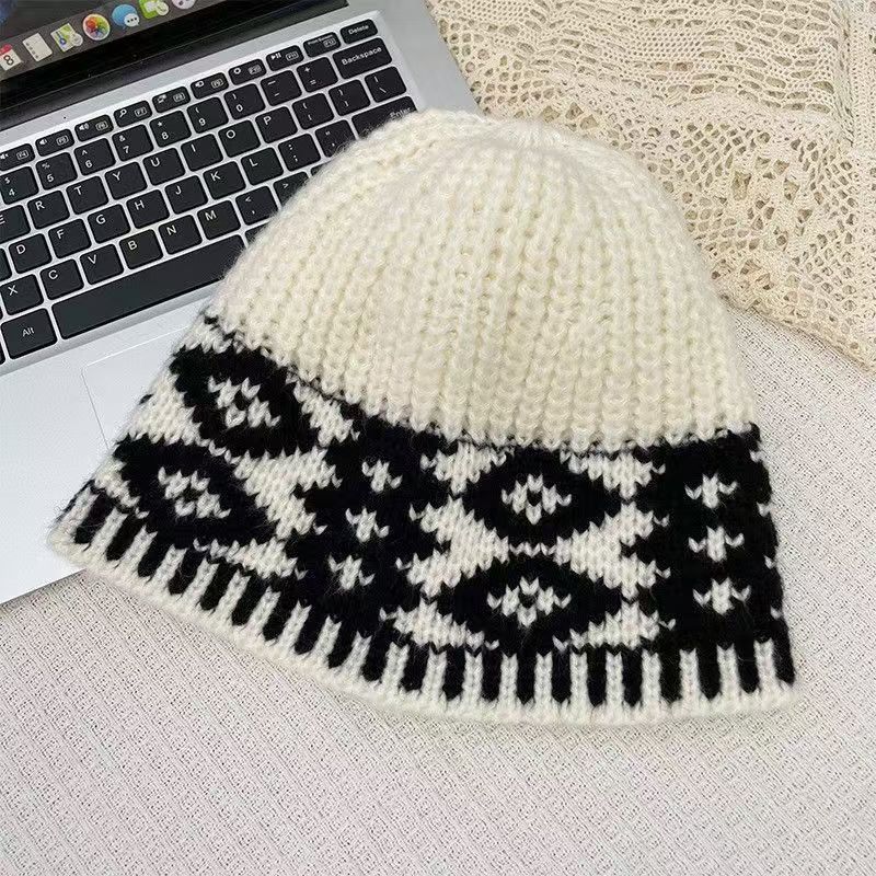 

New winter fashion versatile cold hat men s and women s warm ear protection knitted rhombus wool hat autumn and winter outdoor shopping
