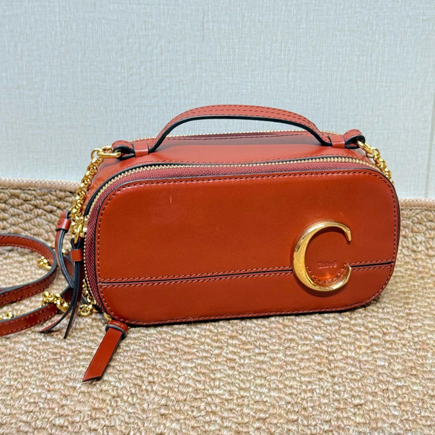 [Pre-Owned] C Letter Leather Makeup Bag Mini - Excellent #1AYB435 ONE SIZE